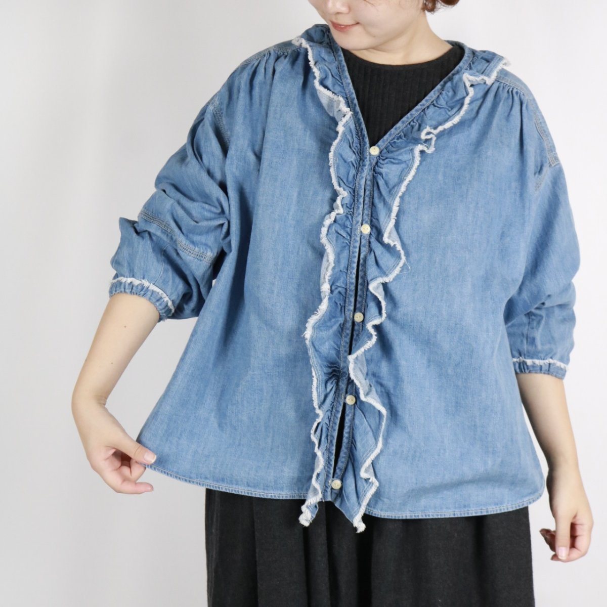 画像15: tumugu: ライトオンスデニムフリルブラウス 2色 (15)