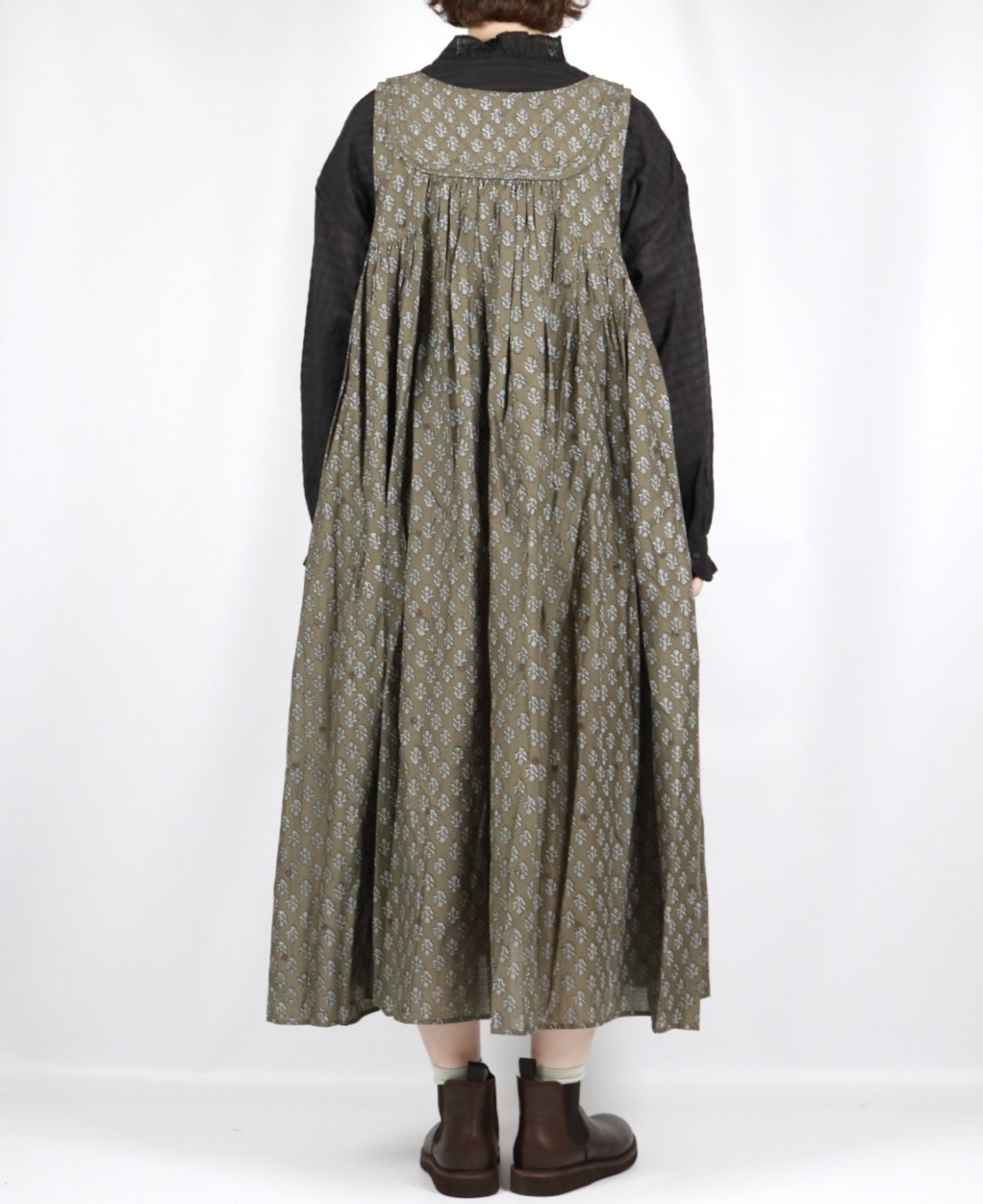 画像4: maison de soil  80s COTTON VOILE FLOWER BLOCK PRINT RAJASTHAN TUCK GATHERED NO/SL QUILTING DRESS 2色 2サイズ (4)