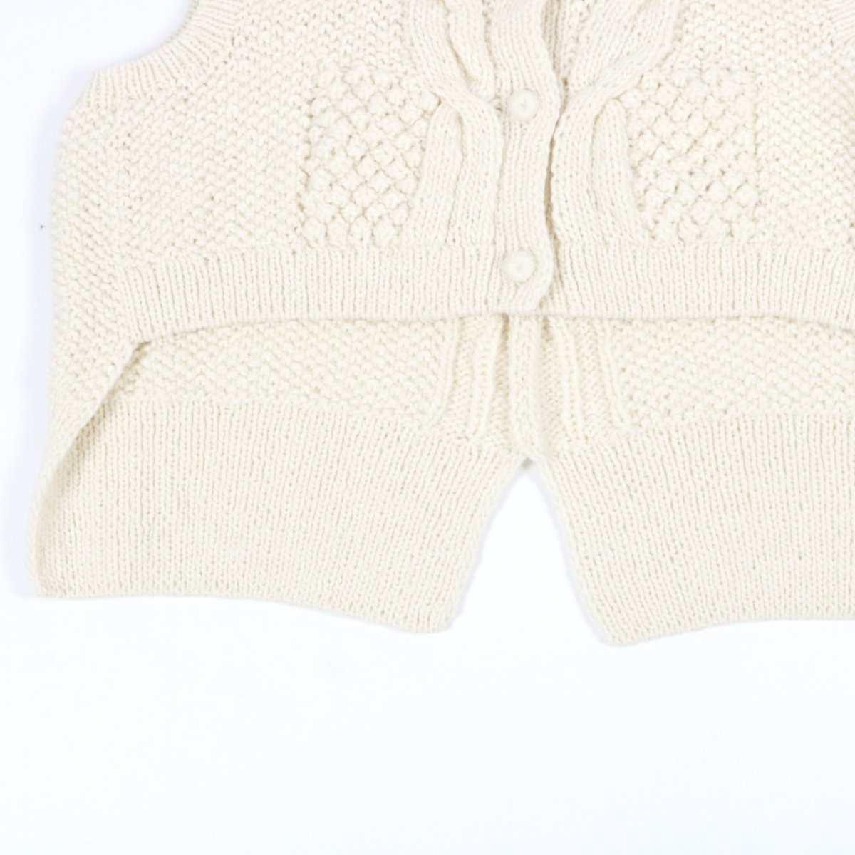 画像42: tumugu:　ロービングウール ケーブルニットベスト　3色 (42)