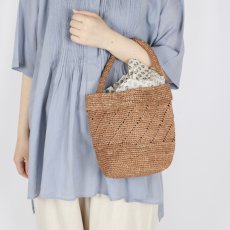画像30: maison de soil　RAFFIA ONE HANDLE BARREL BAG　10色 (30)