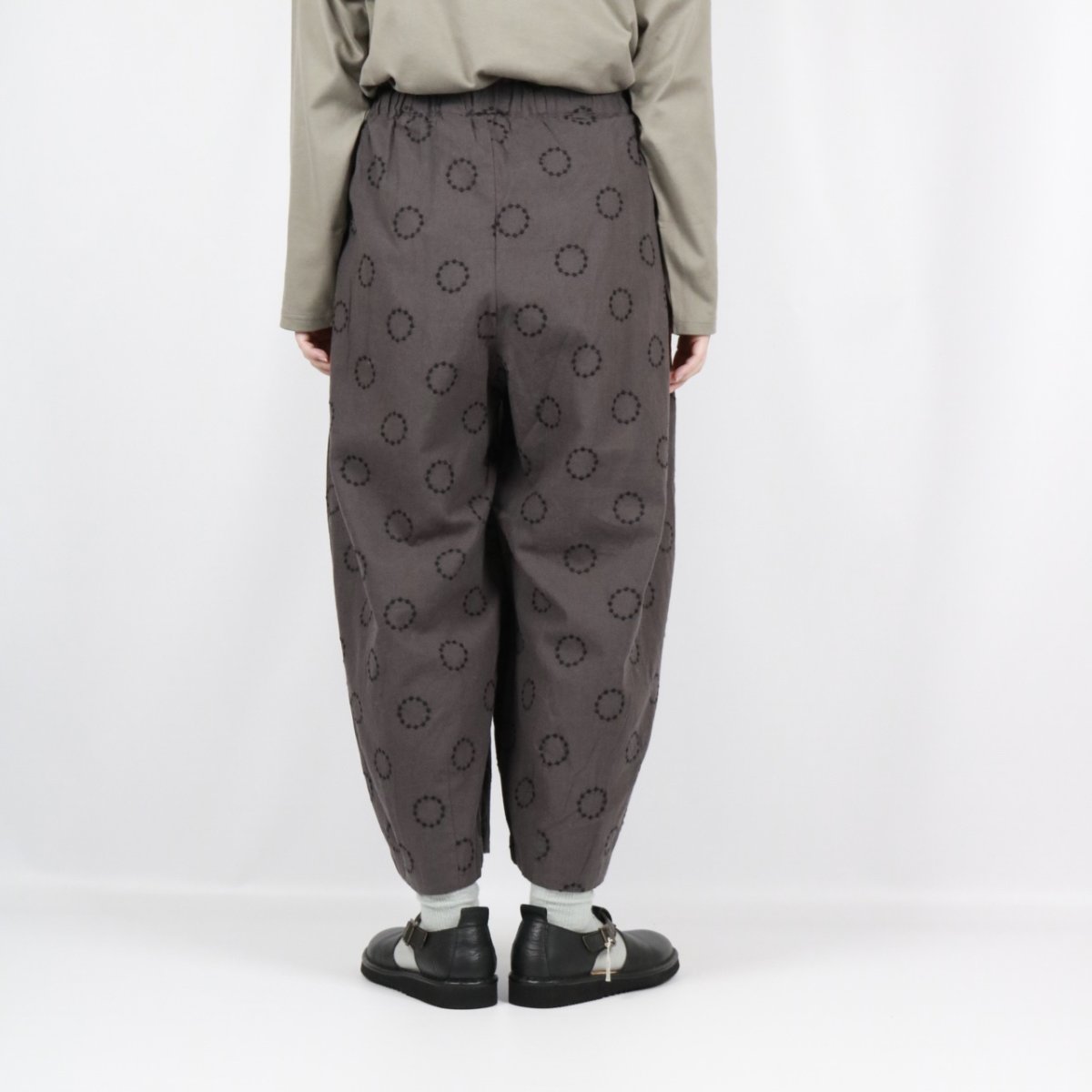 画像16: bluewillow コットンリネン平織りサークル刺繍 コクーンパンツ 3色 (16)