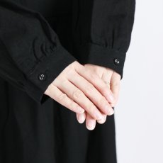 画像23: bluewillow コットンリネン平織り無地 スタンドフリルワンピース 2色 (23)