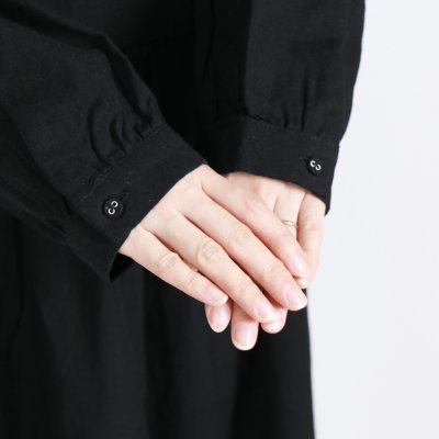 画像3: bluewillow コットンリネン平織り無地 スタンドフリルワンピース 2色