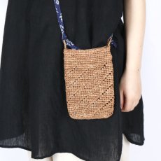 画像12: maison de soil　RAFFIA PHONE HOLDER BAG　2色 (12)