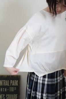画像5: NARU ムラ糸リサイクル天竺×ボイルガーゼ袖・裾切替ワイドプルオーバー 2色 (5)