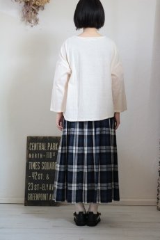 画像4: NARU ムラ糸リサイクル天竺×ボイルガーゼ袖・裾切替ワイドプルオーバー 2色 (4)