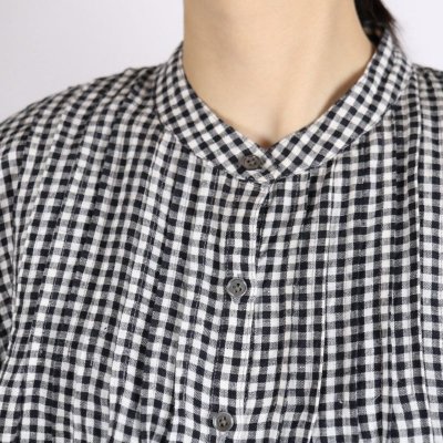 画像2: SOIL   Linen Gingham Check Banded Collar with Pintuck Shirt