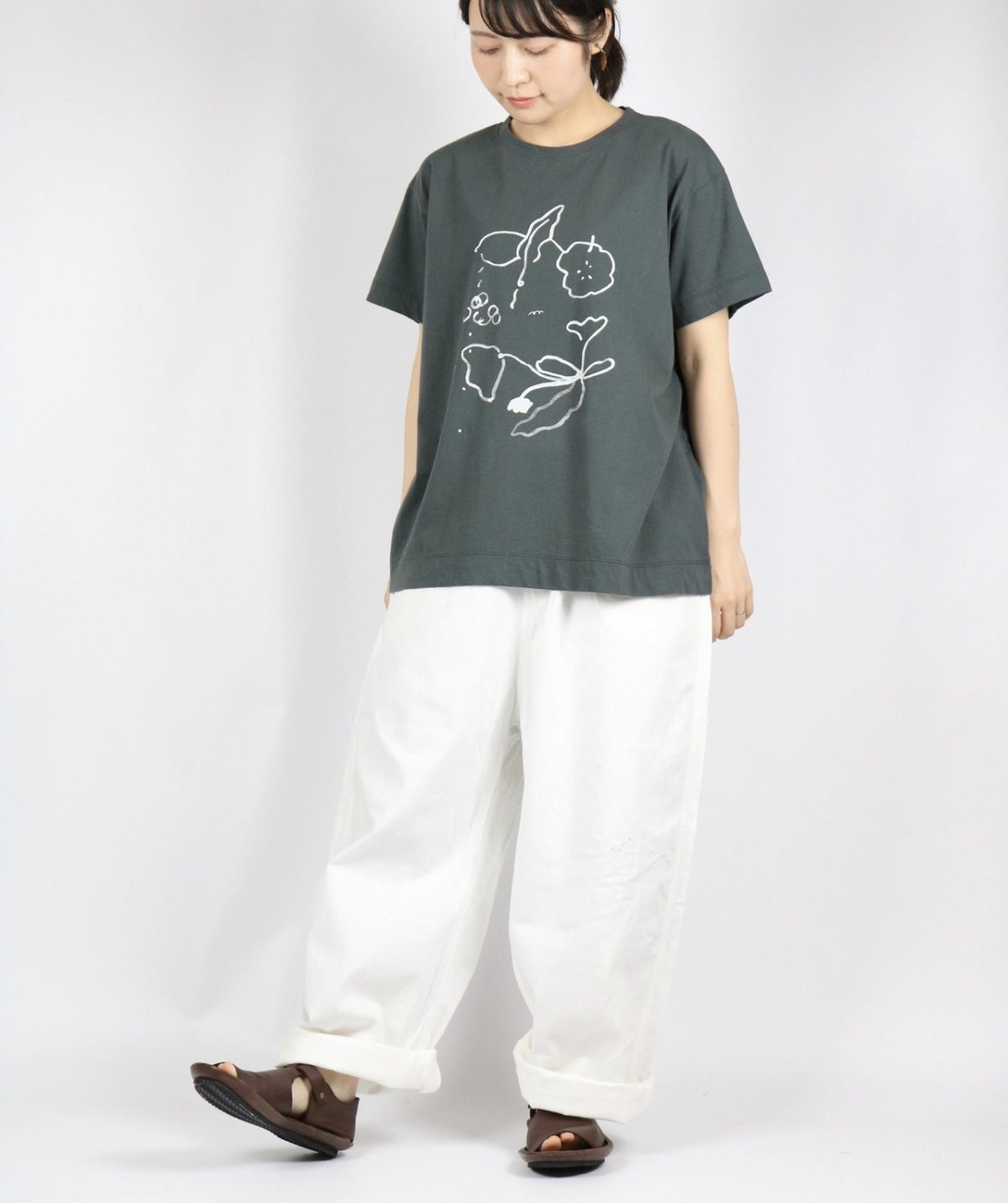 画像12: 30%OFF SALE!   tumugu  ハイゲージ天竺　イラストTシャツ(ゆりなさんフラワー柄)  3色 (12)