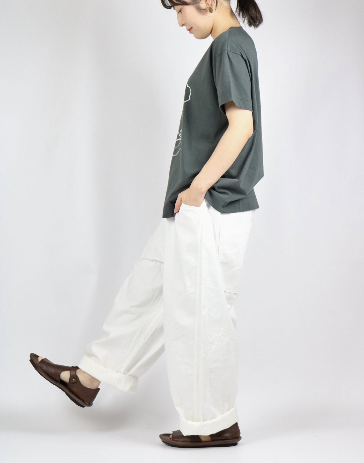 画像11: 30%OFF SALE!   tumugu  ハイゲージ天竺　イラストTシャツ(ゆりなさんフラワー柄)  3色 (11)