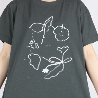 画像2: tumugu  ハイゲージ天竺　イラストTシャツ(ゆりなさんフラワー柄)  3色