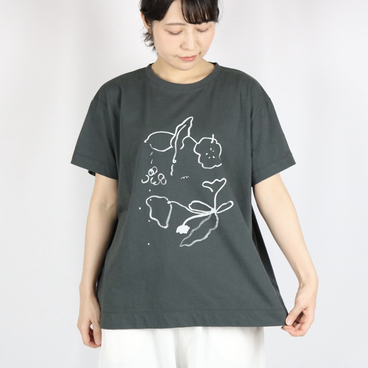 画像13: 30%OFF SALE!   tumugu  ハイゲージ天竺　イラストTシャツ(ゆりなさんフラワー柄)  3色 (13)
