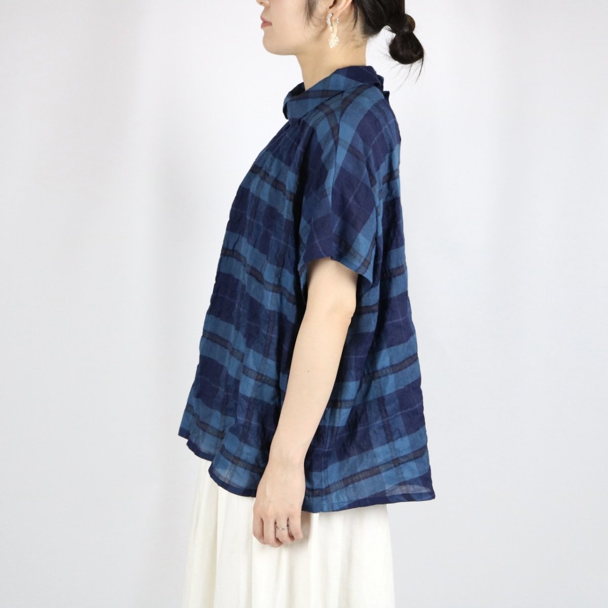 画像2: 30%OFF SALE!   nachukara シャーリングチェック 重ね衿ブラウス 2色 (2)