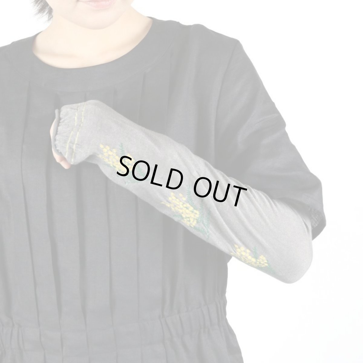 画像2: MAISON BLANCHE　ひんやり接触冷感おさんぽアームカバー　ロング丈　ミモザ　ダークグレー (2)