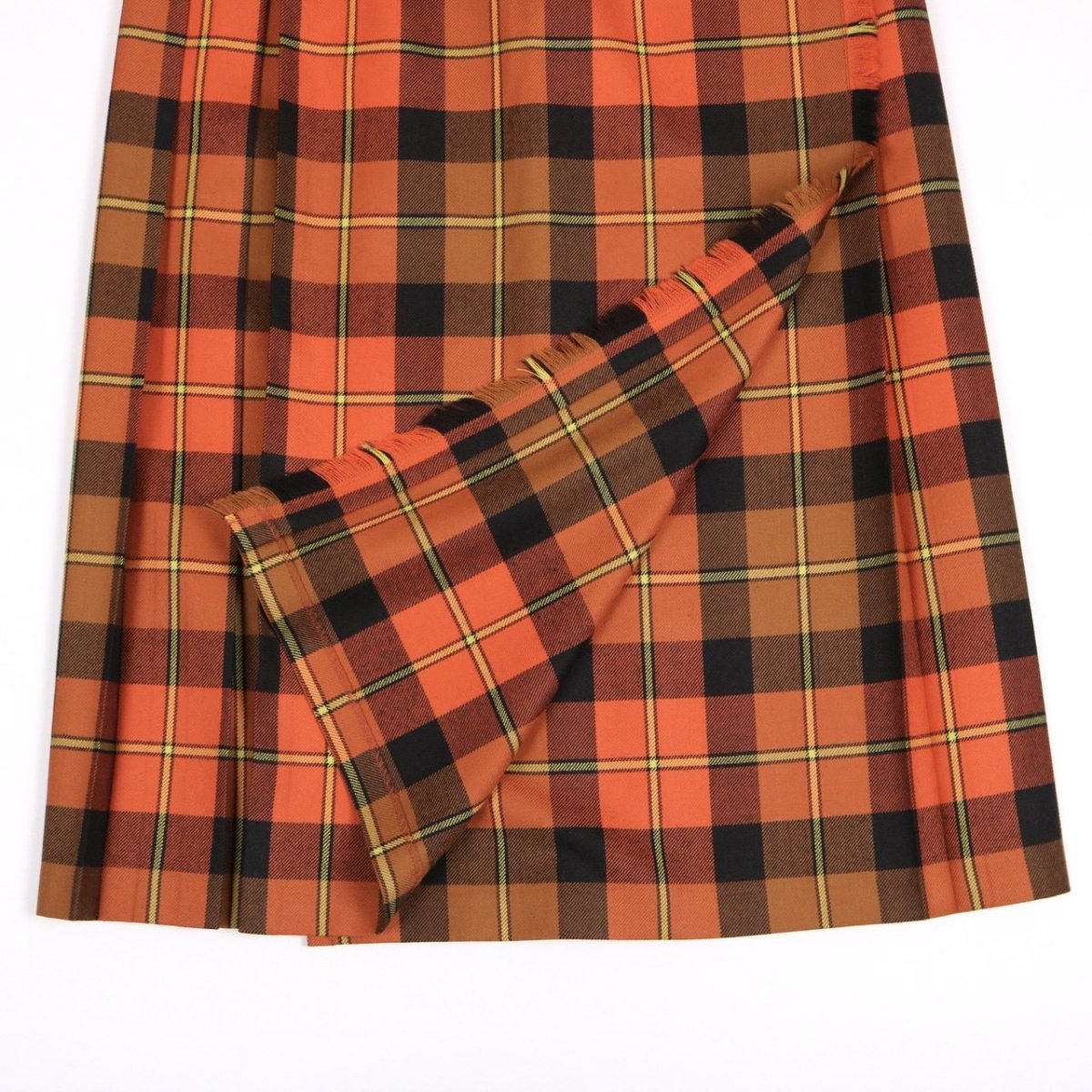 巻きスカートです。（キルトピン付属）