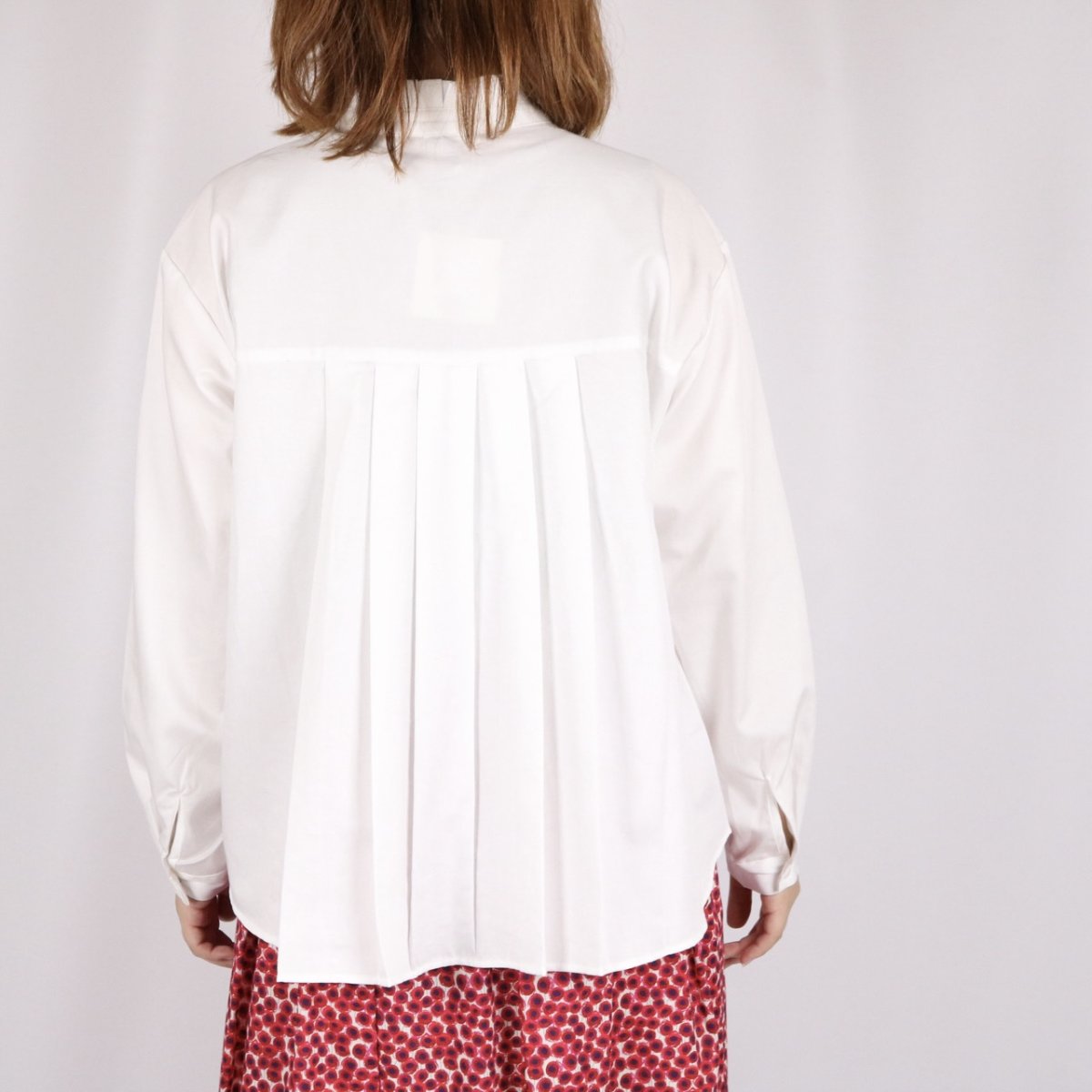 画像3: tumugu コットンサテンタック襟ブラウス OFF (3)