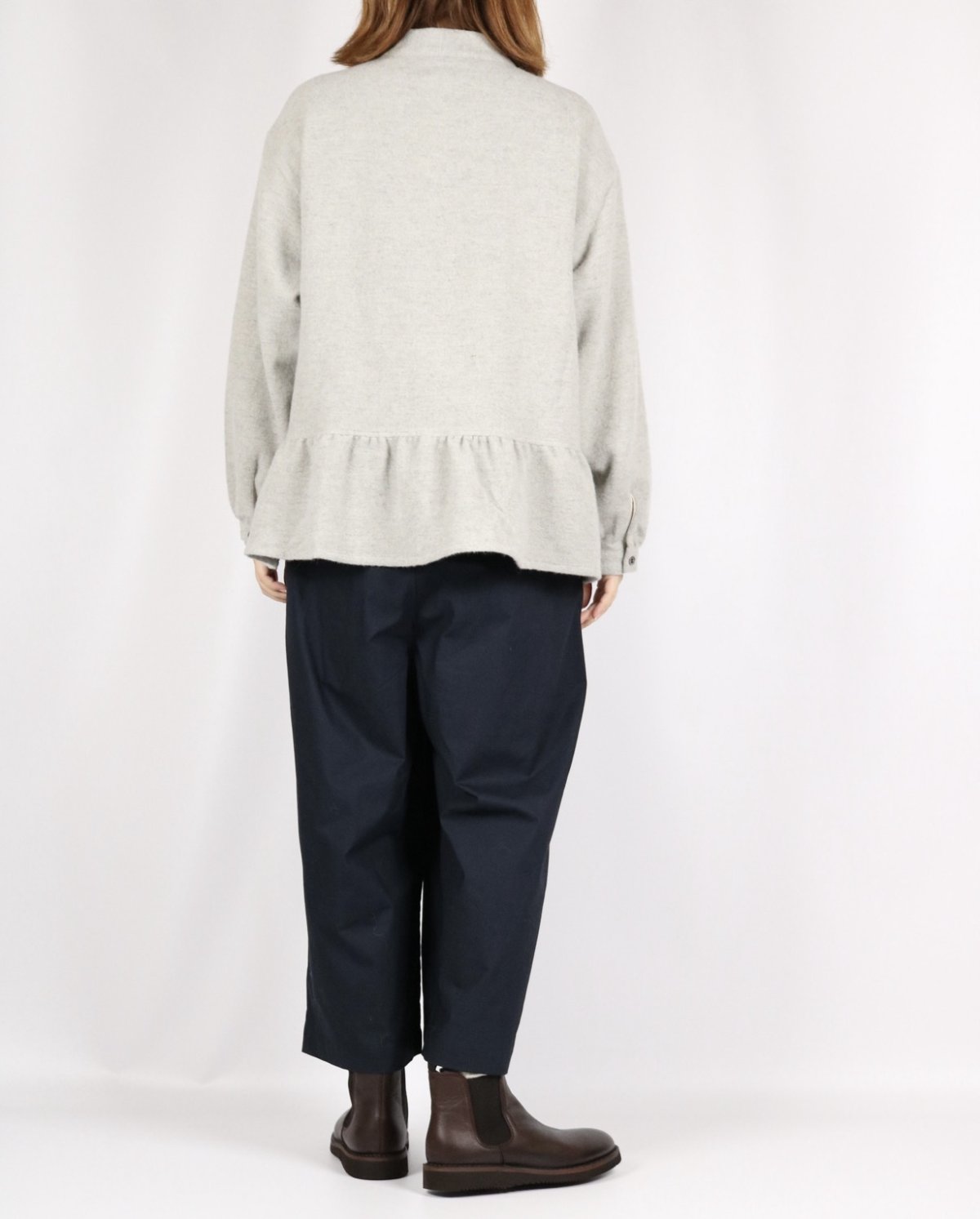 画像4: nachukara ウールカルゼ裾フリルブラウス　3色 (4)