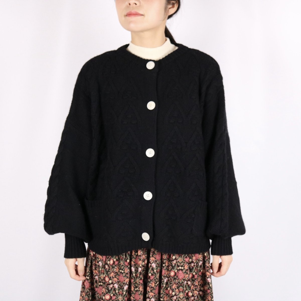 画像2: LABORATORY ボリュームスリーブアランニットカーディガン  2色 (2)