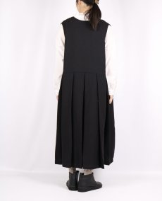 画像4: SOIL COTTON WOOL TWILL WEAVE PLAIN V-NECK PLEATS NO/SL DRESS (4)