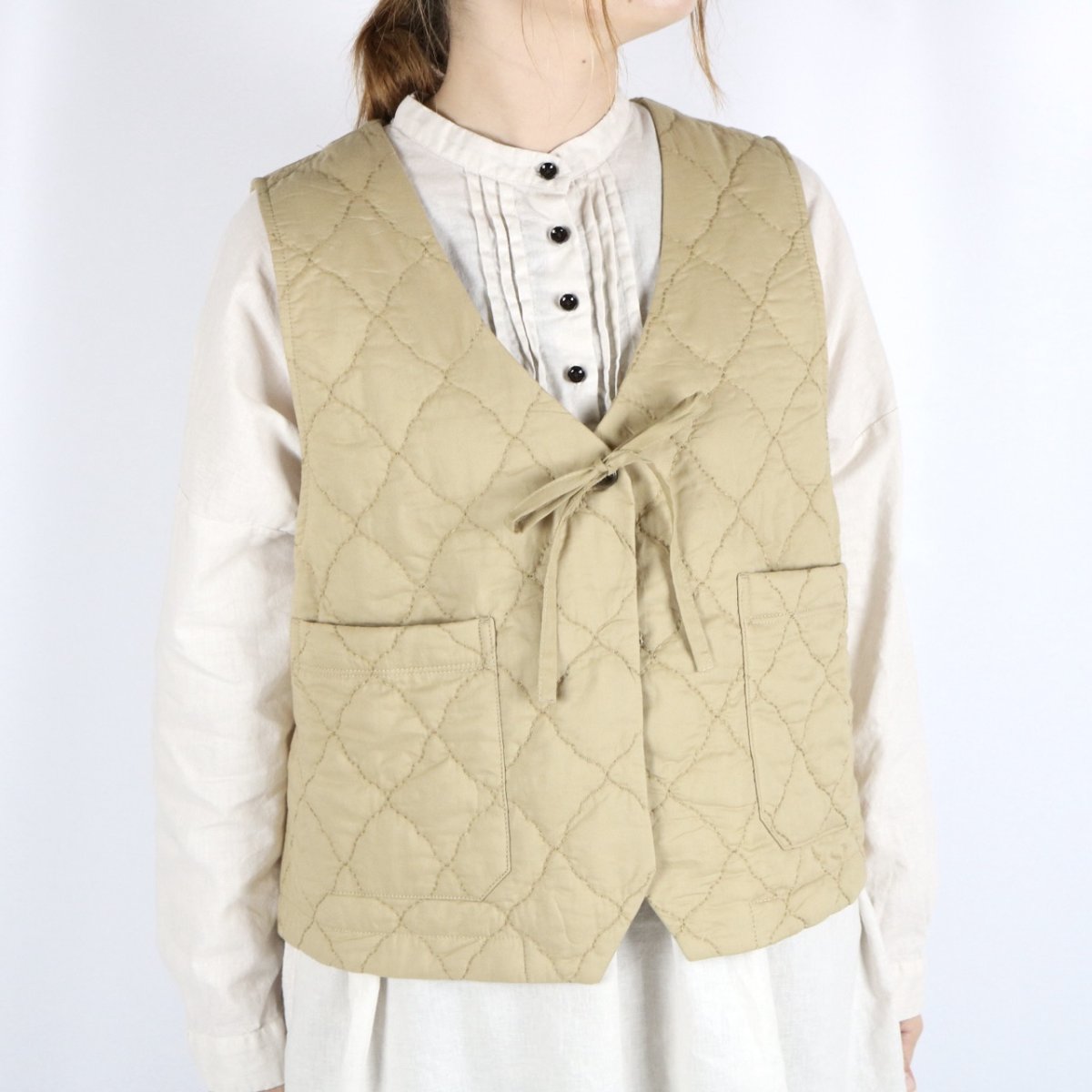 画像13: tukuroi 中わた刺繍キルティングＶネックベスト　3色 (13)