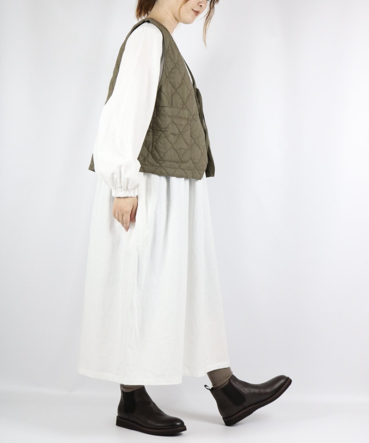 画像10: tukuroi 中わた刺繍キルティングＶネックベスト　3色 (10)