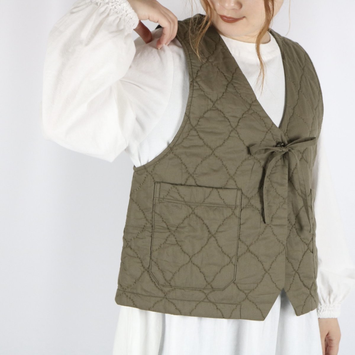 画像2: tukuroi 中わた刺繍キルティングＶネックベスト　3色 (2)