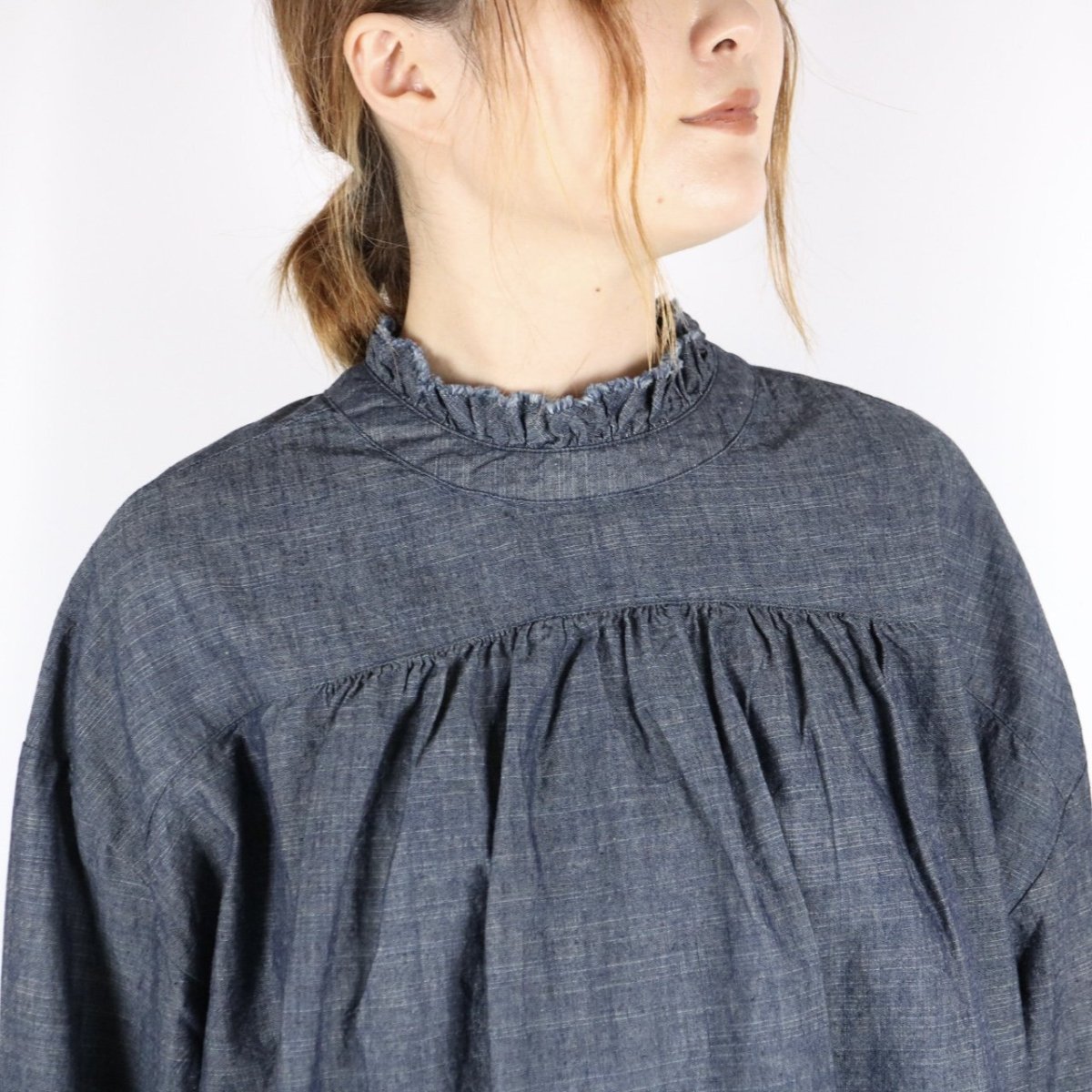 画像5: nachukara  綿麻平織りデニム 2wayフリル衿ブラウス　2色 (5)