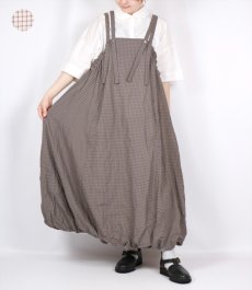 画像1: tumugu:　シャーリングチェック バルーンキャミワンピース　2色  (1)