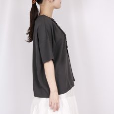 画像4: nachukara ナチュラル天竺 フリルTシャツ charcoal (4)