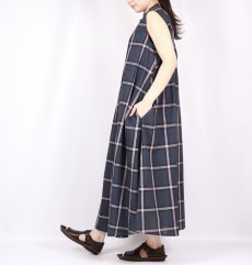 画像2: Vent d'ouest 綿麻チェックノースリーブワンピース  (2)