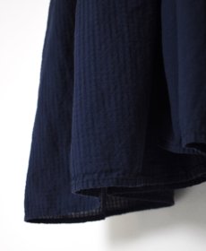 画像39: maison de soil 80s ORGANIC COTTON SMALL CHECK&VOILE PLAIN(OVER DYE) CREW NECK BUTTON SHIRT MAXI DRESS WITH PINTUCK 2色 (39)