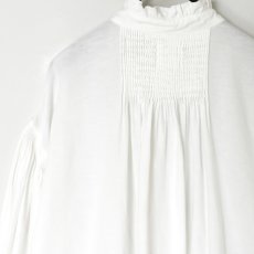 画像21: maison de soil TWILL COTTON KHADI PLAIN (WASH) FRILL COLLAR SHIRT WITH MINI PINTUCK (21)