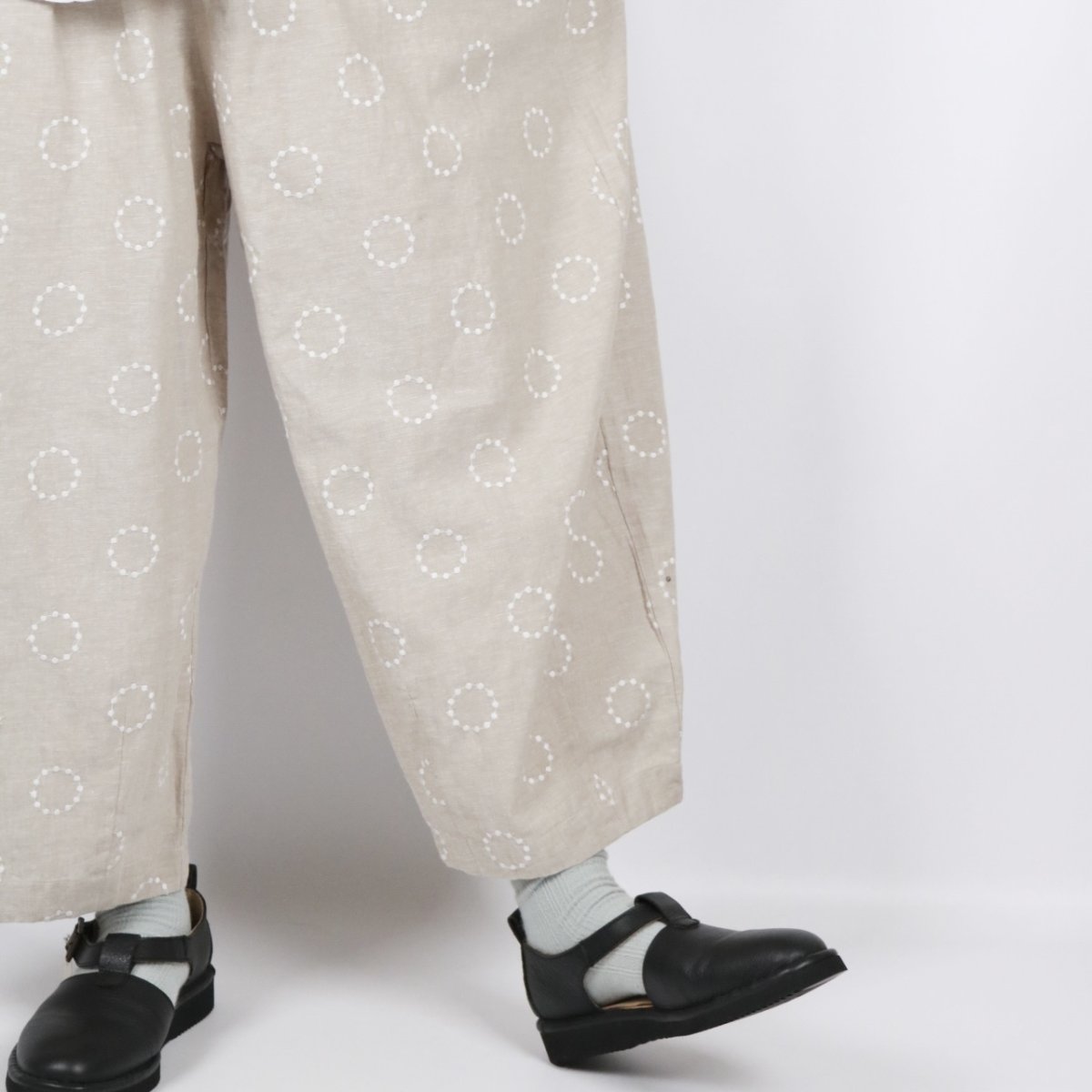 画像35: bluewillow コットンリネン平織りサークル刺繍 コクーンパンツ 3色 (35)