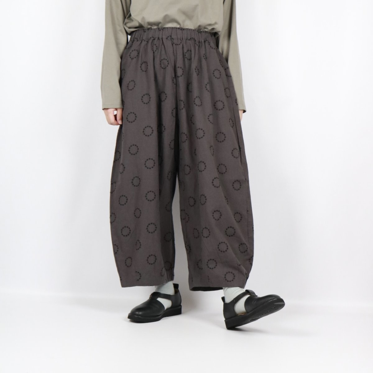 画像13: bluewillow コットンリネン平織りサークル刺繍 コクーンパンツ 3色 (13)