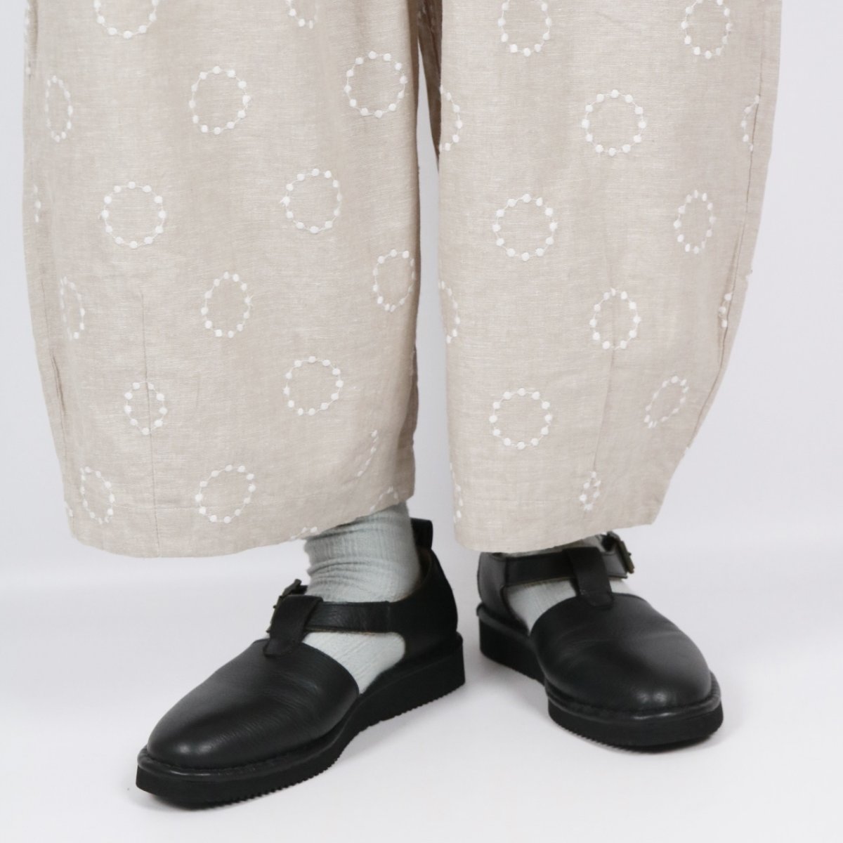 画像33: bluewillow コットンリネン平織りサークル刺繍 コクーンパンツ 3色 (33)