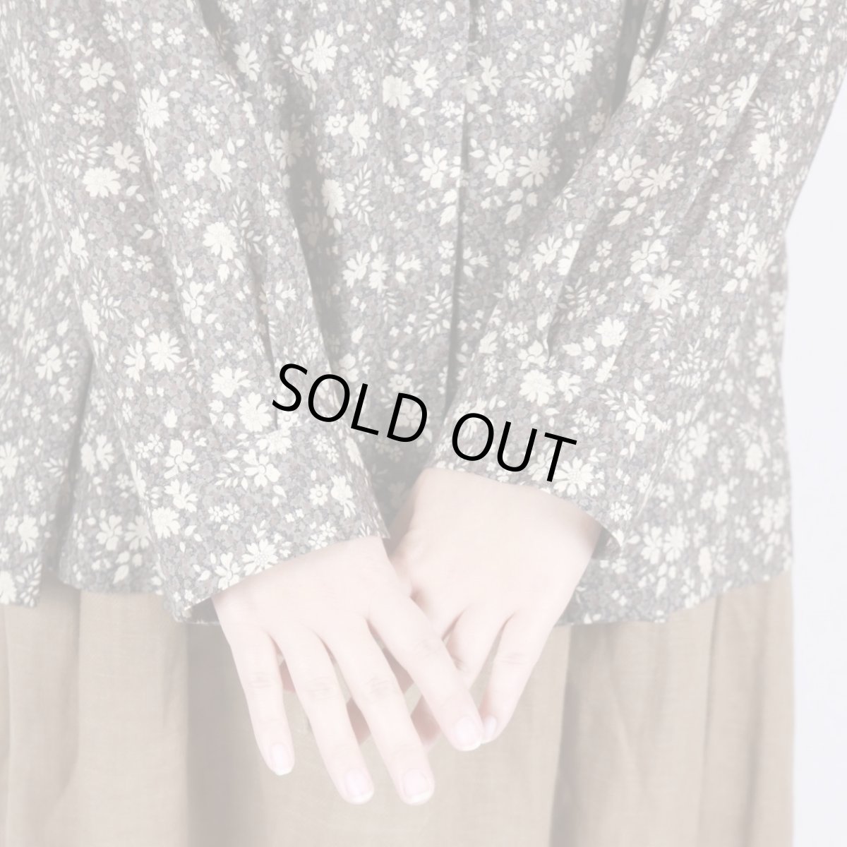 画像12: Vent d'ouest 　クラフトマンシップ〈LIBERTY〉クルーネックブラウス  チャコール系 (12)