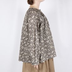 画像3: Vent d'ouest 　クラフトマンシップ〈LIBERTY〉クルーネックブラウス  チャコール系 (3)