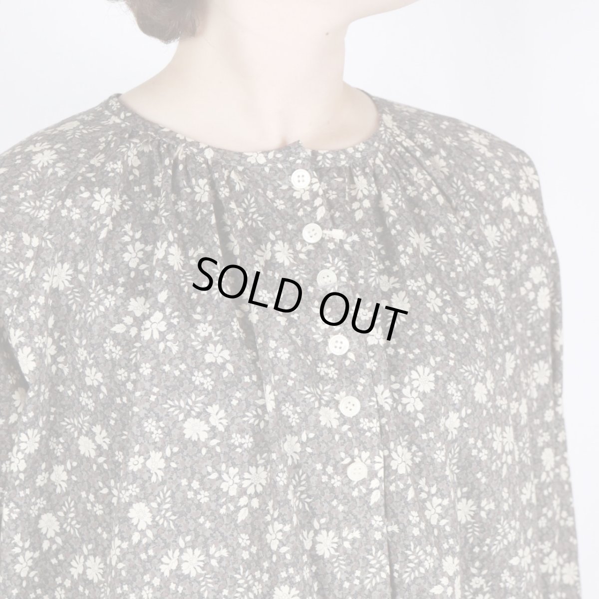 画像9: Vent d'ouest 　クラフトマンシップ〈LIBERTY〉クルーネックブラウス  チャコール系 (9)