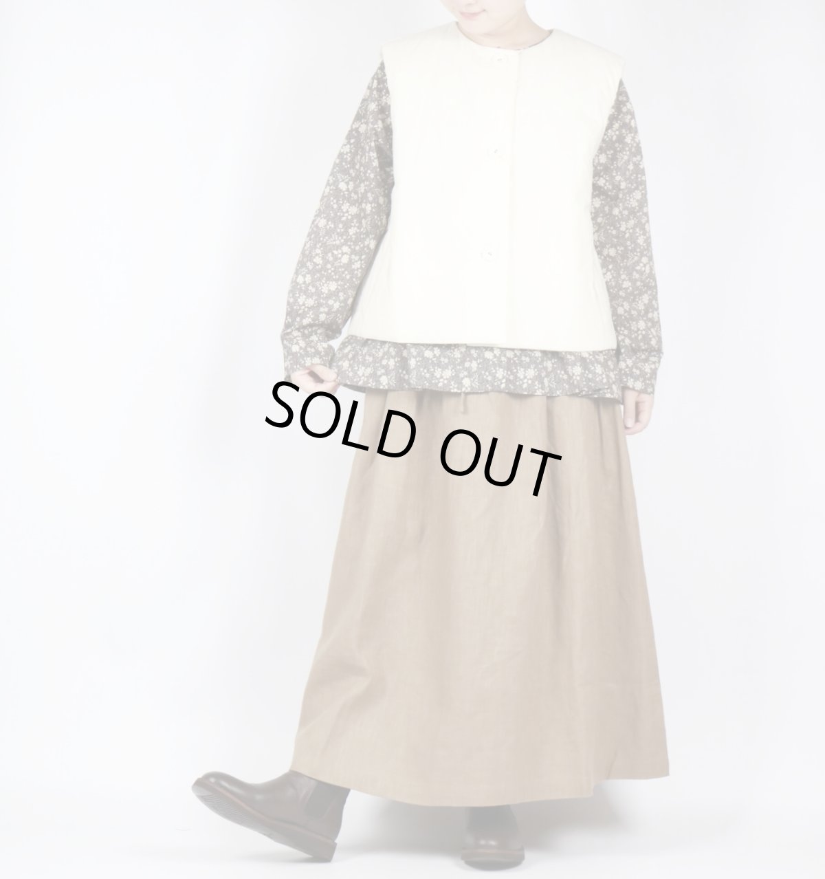 画像16: Vent d'ouest 　クラフトマンシップ〈LIBERTY〉クルーネックブラウス  チャコール系 (16)