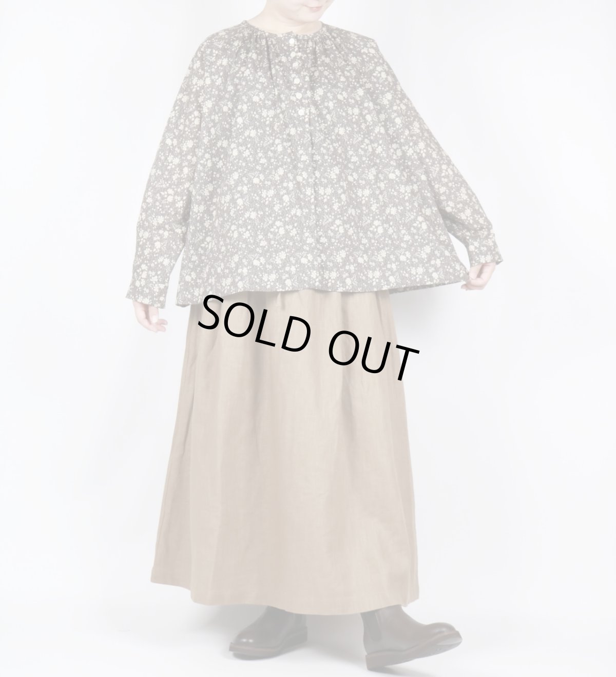 画像5: Vent d'ouest 　クラフトマンシップ〈LIBERTY〉クルーネックブラウス  チャコール系 (5)