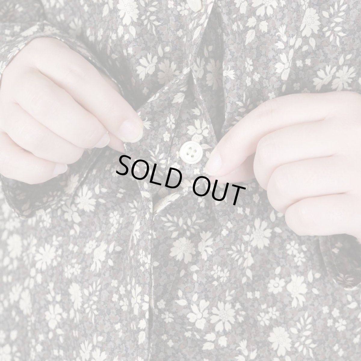 画像11: Vent d'ouest 　クラフトマンシップ〈LIBERTY〉クルーネックブラウス  チャコール系 (11)