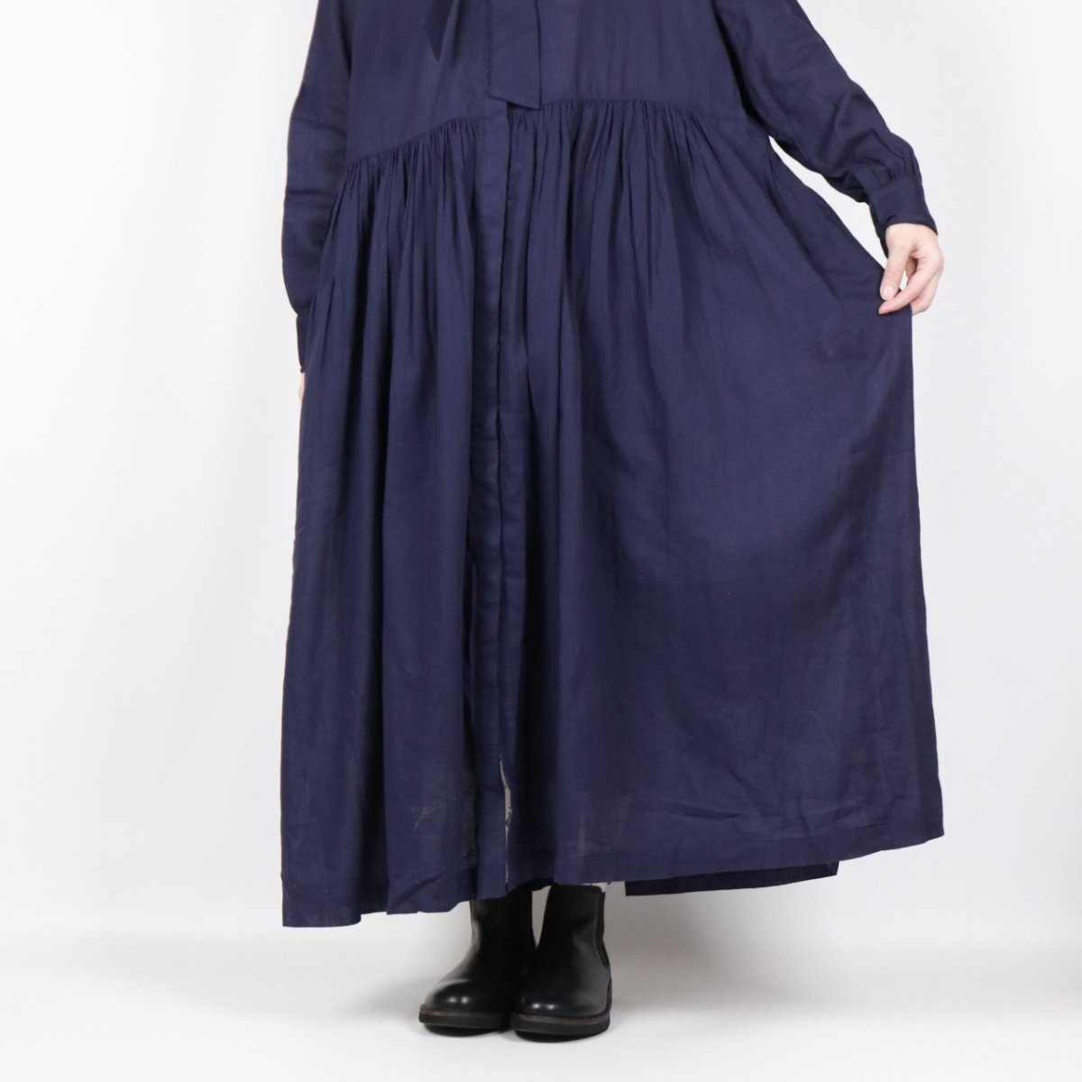 画像25: SOIL 60s COTTON TWILL PLAIN TAI GATHERED FRONT SHIRT DRESS ダークパープル 2サイズ (25)