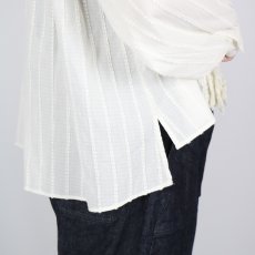 画像9: tumugu: ストライプフリンジドビーブラウス IVORY (9)