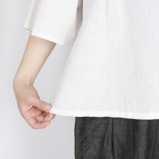 画像12: tukuroi 綿麻平織 モチーフ刺繍フレア袖プルオーバー  (12)