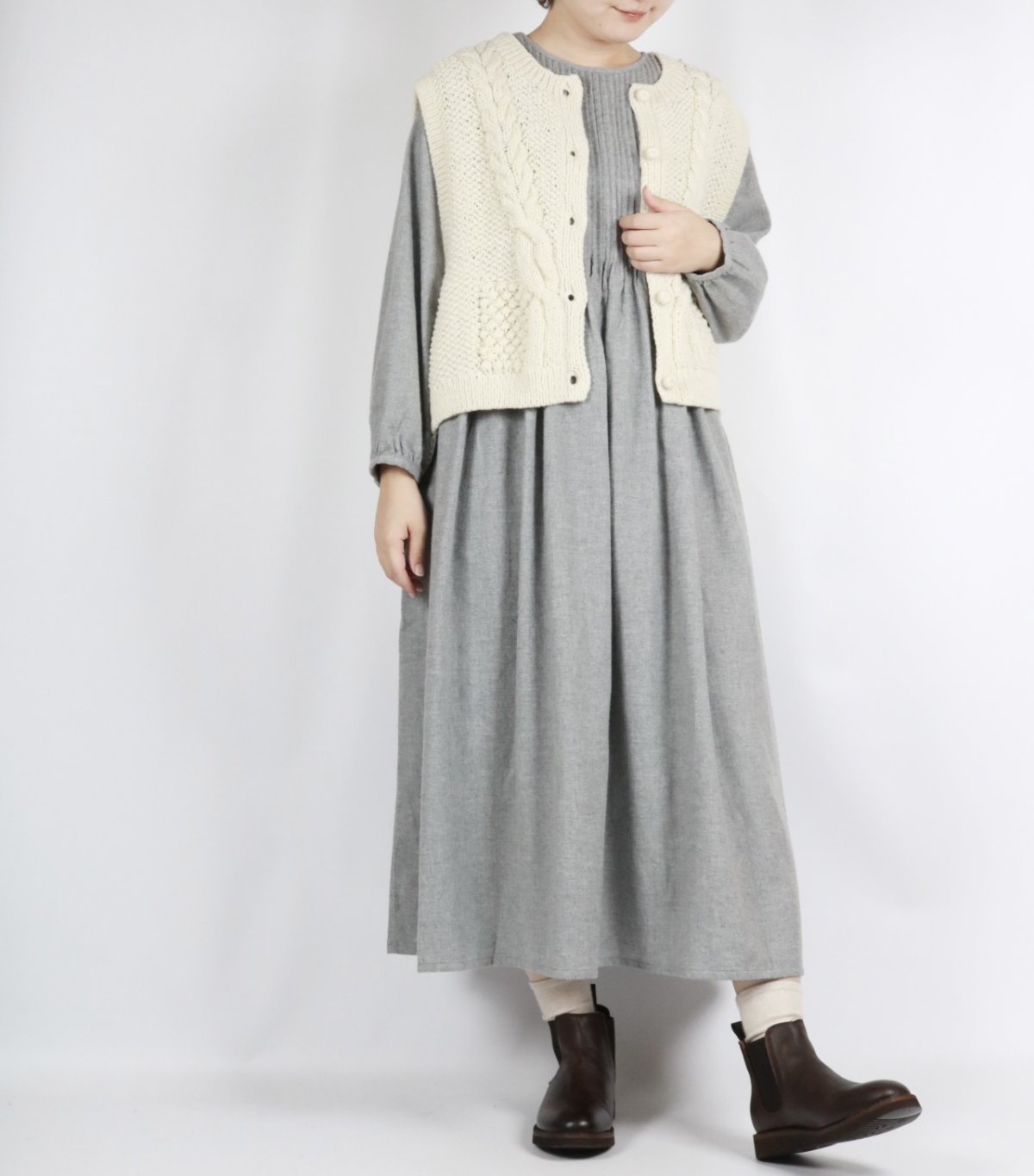 画像12: tumugu:　ロービングウール ケーブルニットベスト　3色 (12)