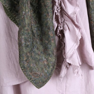 画像1: maison de soil  STITCHED BANGALORE SILK PAISLEY PRINT SCARF WITH BLANCKET STITCH  2色