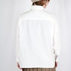 画像10: maison de soil  TWILL COTTON KHADI PLAIN (WASH) ROUND COLLAR SHIRT WITH RANDOM PINTUCK  (10)