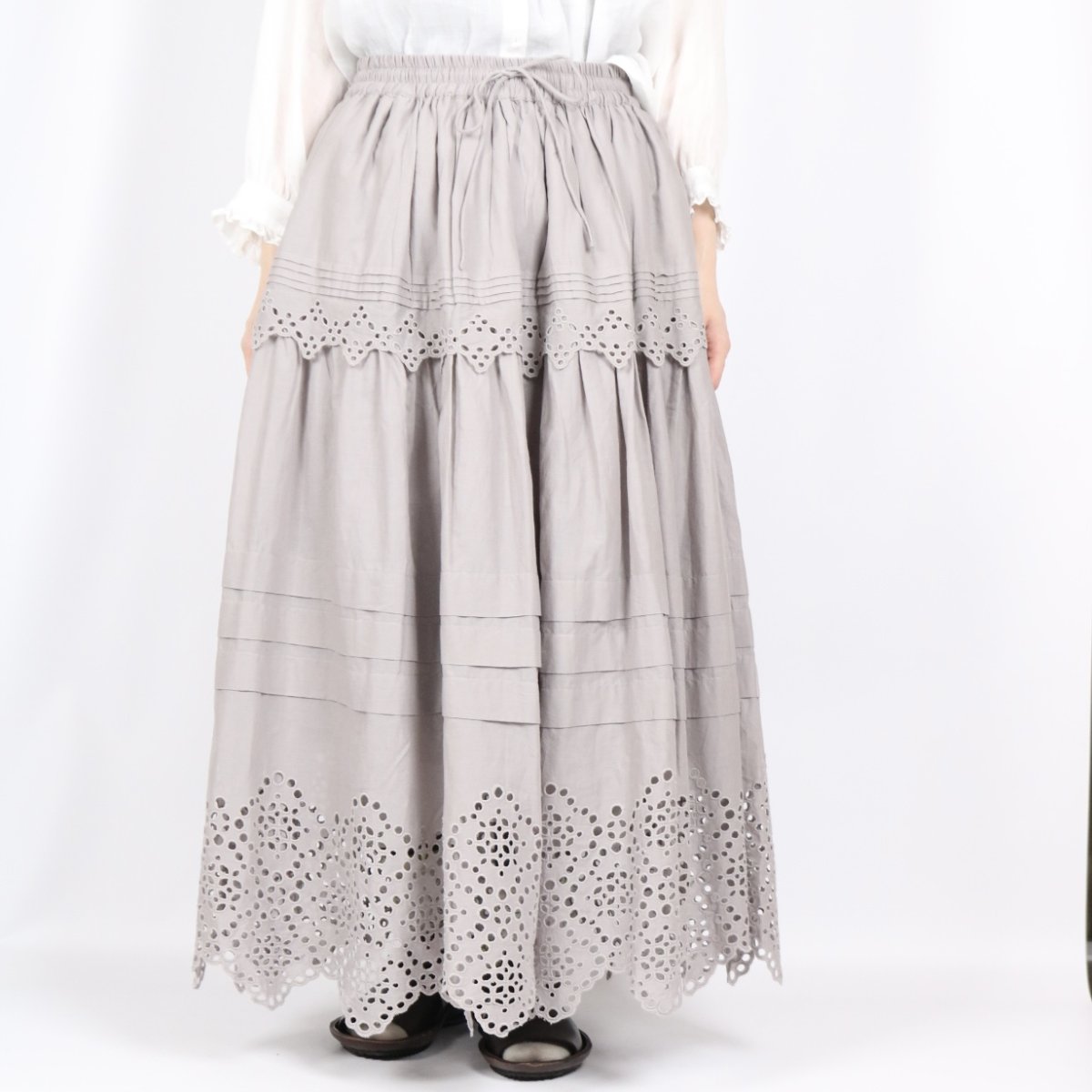 画像1: 20%OFF SALE!  tumugu:  カットワークレース　スカート　3色 (1)
