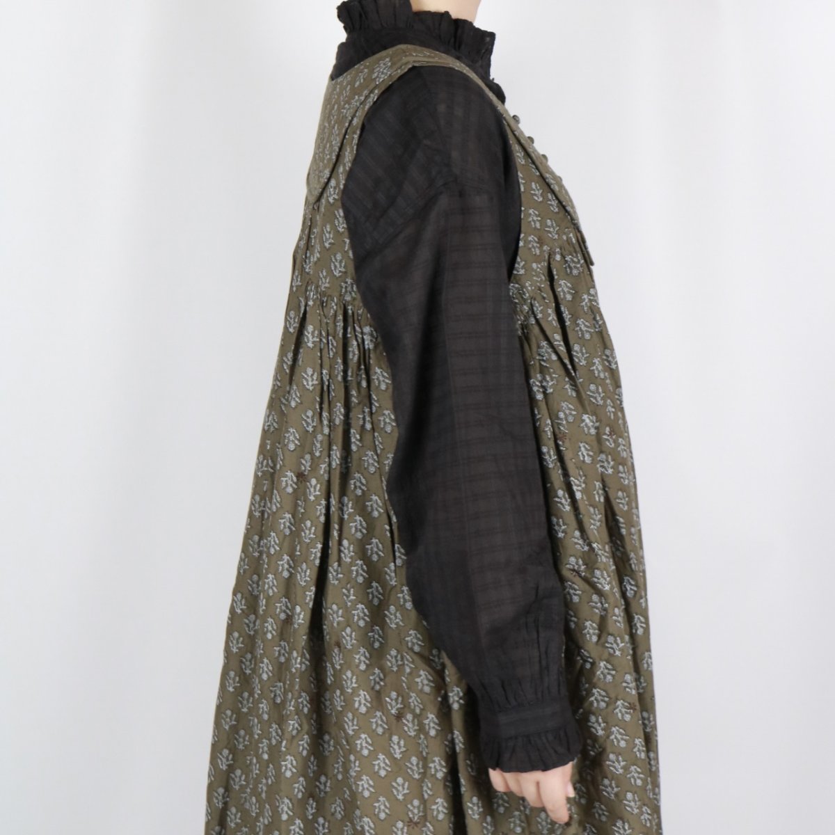 画像7: maison de soil  80s COTTON VOILE FLOWER BLOCK PRINT RAJASTHAN TUCK GATHERED NO/SL QUILTING DRESS 2色 2サイズ (7)