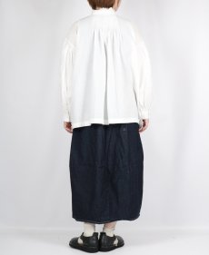 画像7: maison de soil TWILL COTTON KHADI PLAIN (WASH) FRILL COLLAR SHIRT WITH MINI PINTUCK (7)