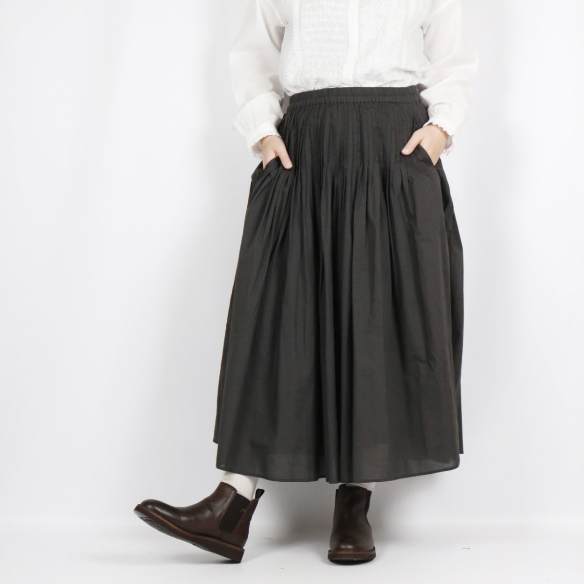 画像4: maison de soil     60s ORGANIC CAMBRIC PLAIN PINTUCK FLARED SKIRT 　2色　２サイズ (4)